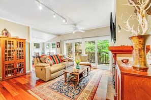 A spacious living room with a sofa, coffee table, and a wooden cabinet. - Guerneville Dog-Friendly Redwood Retreat with Deck (Guerneville)