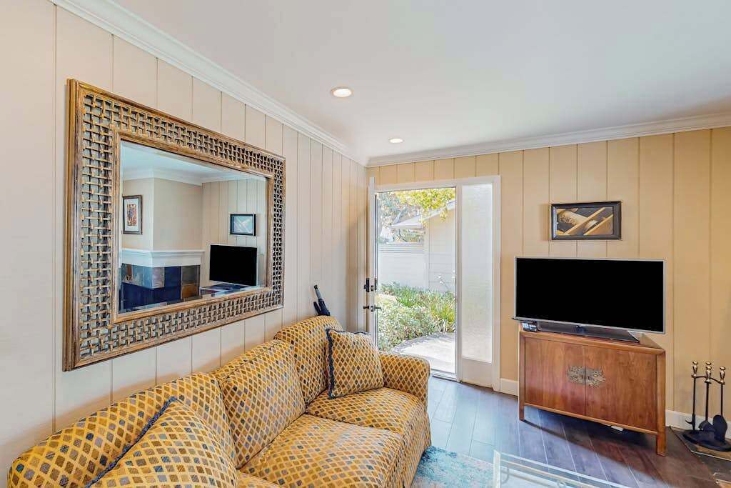 TV, fireplace, offices