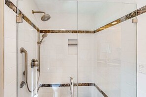 Shower, hair dryer, towels, shampoo - Napa Silverado Resort Dual-Unit Condo with Patios (Napa)