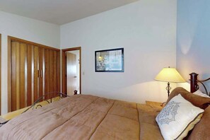WiFi, bed sheets - Panoramic Ocean Views from Bodega Bay Hilltop (Bodega Bay)
