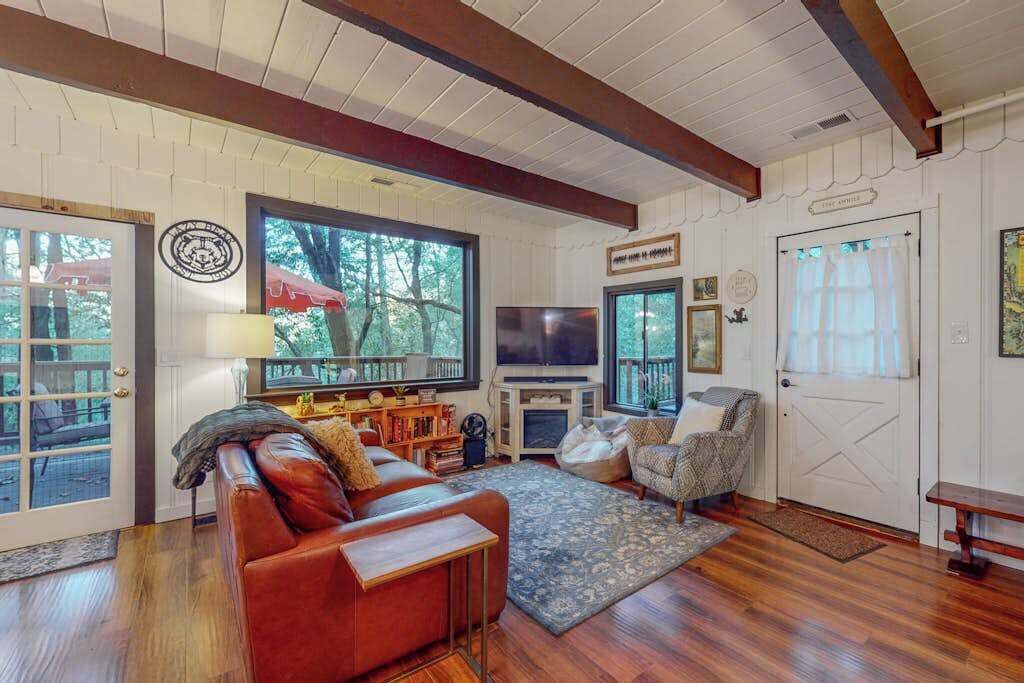 Forestville 1br Cabin With Clawfoot Hot Tub & Ac  Dogs Welcome - Healdsburg, CA