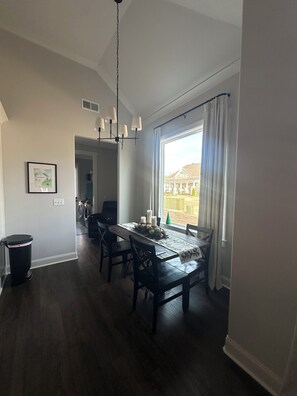 Dining - Little Magnolia- 3king beds, 3 miles to Ole Miss (Oxford)