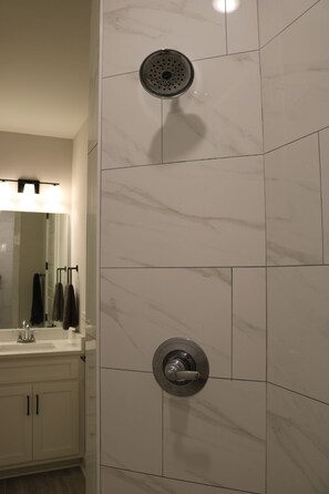 Bathroom - Delightful 3-bedroom house with all KING beds in Oxford (Oxford)