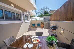 Appartement, vue cour intérieure | Vue de la chambre
