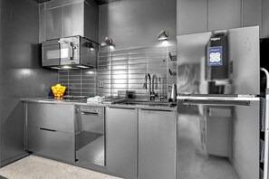 Private kitchen - UNIQUE Oceanside Escape 19 (Cocoa Beach)