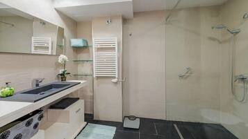 Villa | Bathroom | Shower