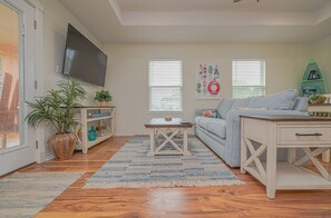 Living area - The Salty Porch - Pets OK, Boat Parking (Rockport)