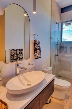 Shower, hair dryer, towels, toilet paper - Ocean View Tranquility View Style Comfort Exclusivity 2BR Pool + AC (San Juanillo)