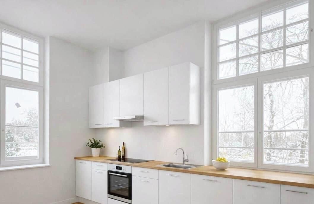 Kühlschrank, Mikrowelle, Wasserkocher mit Kaffee-/Teezubehör, Toaster