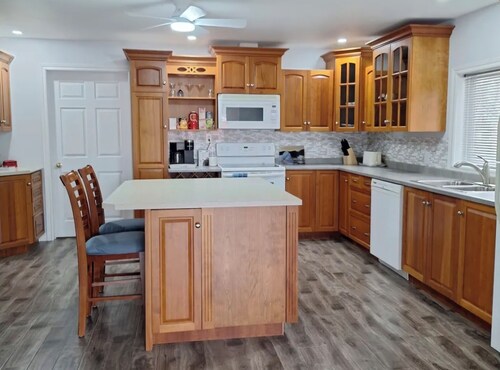 Terrys Place in Botwood, NL.
Cozy Two Bedroom, Two Bathrooms.
Newly Renovated!