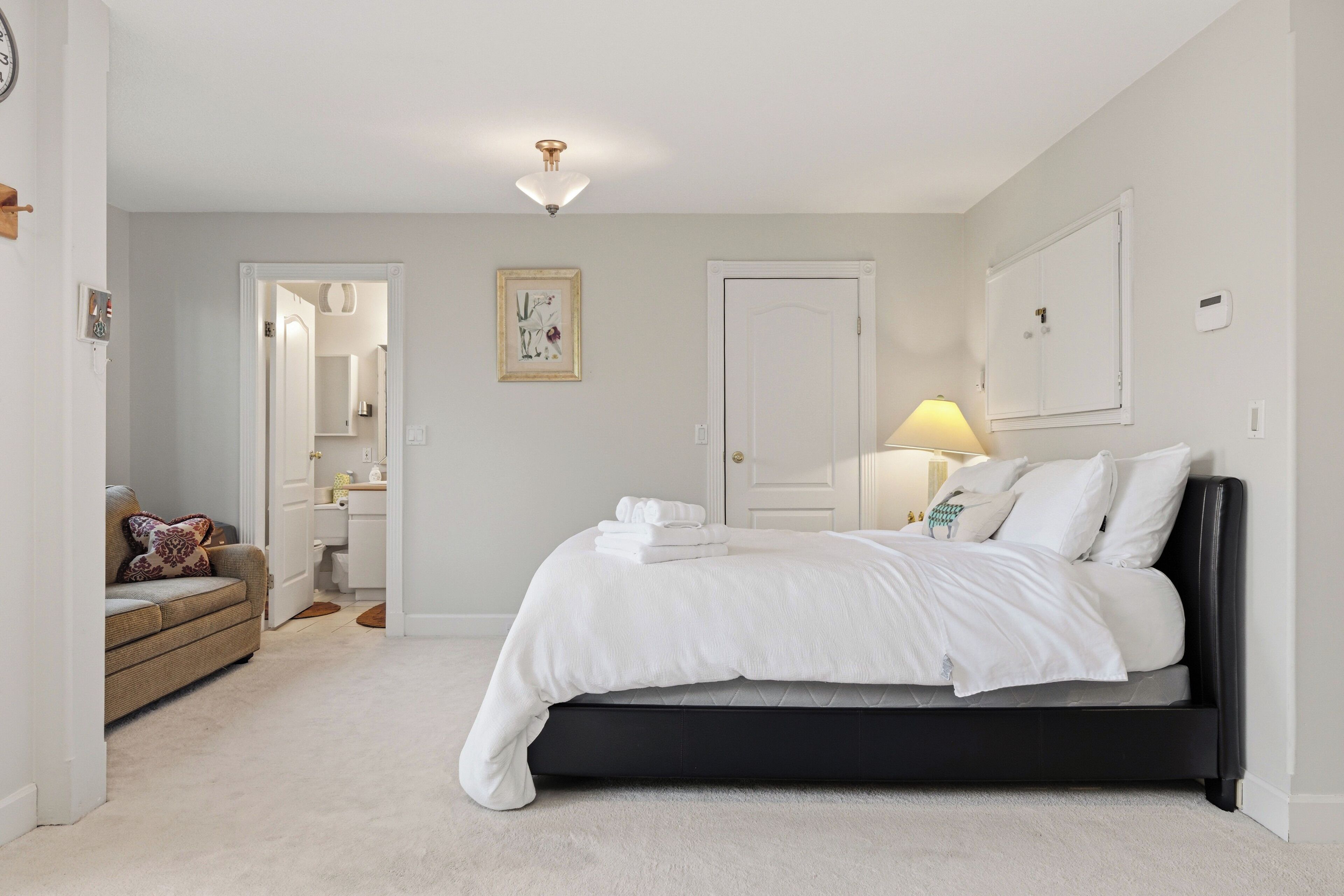 Desk, iron/ironing board, free WiFi, bed sheets