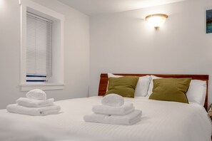 2 bedrooms, desk, iron/ironing board, free WiFi
