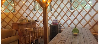 Cozy yurt in the forest-Pet-Friendly. Private In-Town Convenience