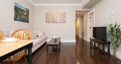 Cozy 3 Bedrooms Suite –Near Airport & shops