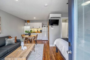Interior - Urban Gated Studio Near Downtown Houston and NRG (Houston)