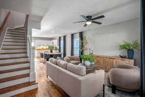 TV - Two-Story 2BR Home with King Beds Near Downtown, Full Kitchen, WiFi & Easy Access (Houston)