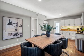 Dining - Two-Story 2BR Home with King Beds Near Downtown, Full Kitchen, WiFi & Easy Access (Houston)