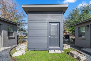 Exterior detail - Comfortable Houston hideaway near Downtown and attractions with fast WiFi, parking (Houston)