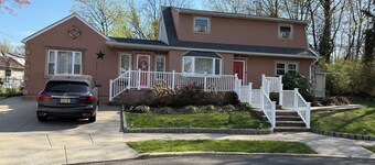 Cozy 2-bedroom apartment in quaint South Amboy with AC