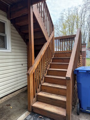 Property grounds - Cozy 2-bedroom apartment in quaint South Amboy with AC (South Amboy)