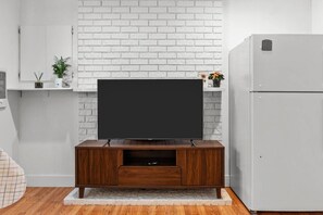 Interior - Cozy 2BR Suite Near White Rock Beach (Surrey)