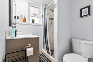 Hair dryer - Cozy 2BR Suite Near White Rock Beach (Surrey)