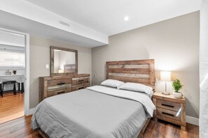 Iron/ironing board, WiFi, bed sheets - Cozy 2BR Suite Near White Rock Beach (Surrey)