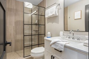 Hair dryer, towels - Luxe Lionshead Condo | Walk to Gondola + Après (Vail)