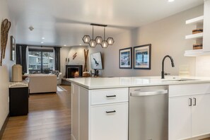 Interior - Luxe Lionshead Condo | Walk to Gondola + Après (Vail)
