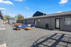 Terrace/patio - Houston Studio Near EaDo, Downtown, Med Center and Stadiums (Houston)