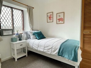 Bureau, lit parapluie, Wi-Fi gratuit, draps fournis
