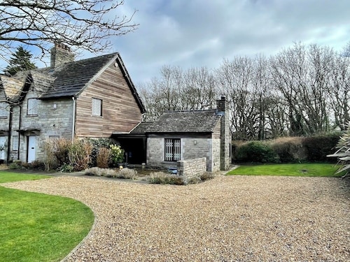 Alma Cottage - 3 minute walk to Studland beach, garden, parking 3 bedrooms