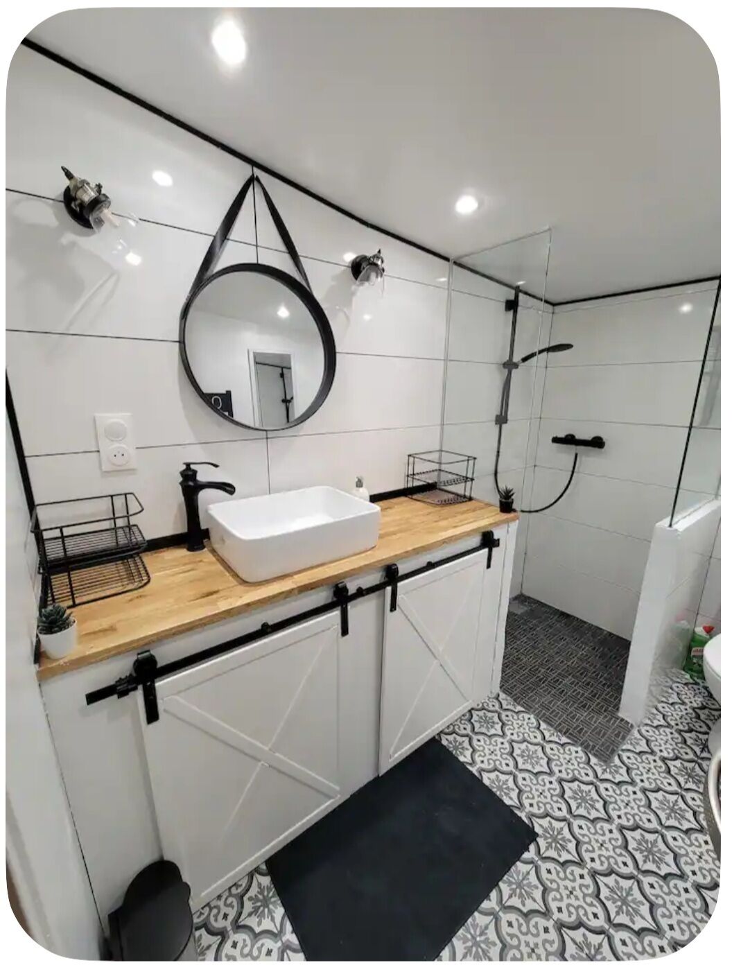 Shower, soap, toilet paper