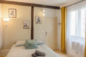 Room - Vrbo Property (Orléans)