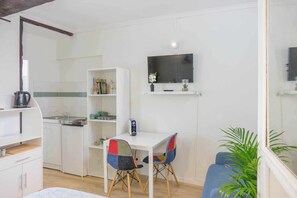 Interior - Vrbo Property (Orléans)