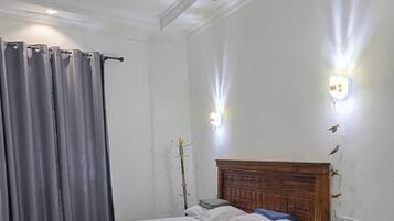3 bedrooms, iron/ironing board, internet