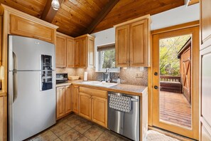 Fridge, microwave, oven, stovetop - Cozy Duplex in West Vail – Near Vail Village (Vail)