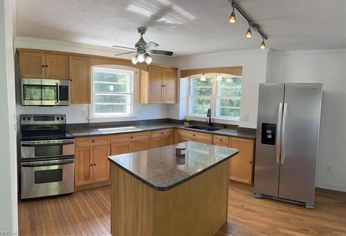 Bayfront 4BR Beach Home  Sunset Views Hampton