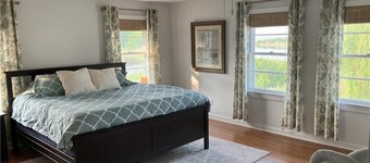 Bayfront 4BR Beach Home  Sunset Views Hampton