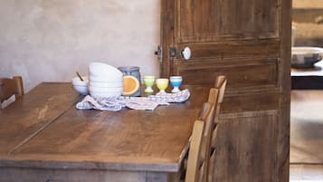 Casa, 2 habitaciones, cocina, en el área del patio | Restaurantes