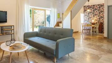 Cottage, 2 Bedrooms, Kitchen, Courtyard Area | Living area