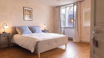 House, 2 Bedrooms, Kitchen, Courtyard Area