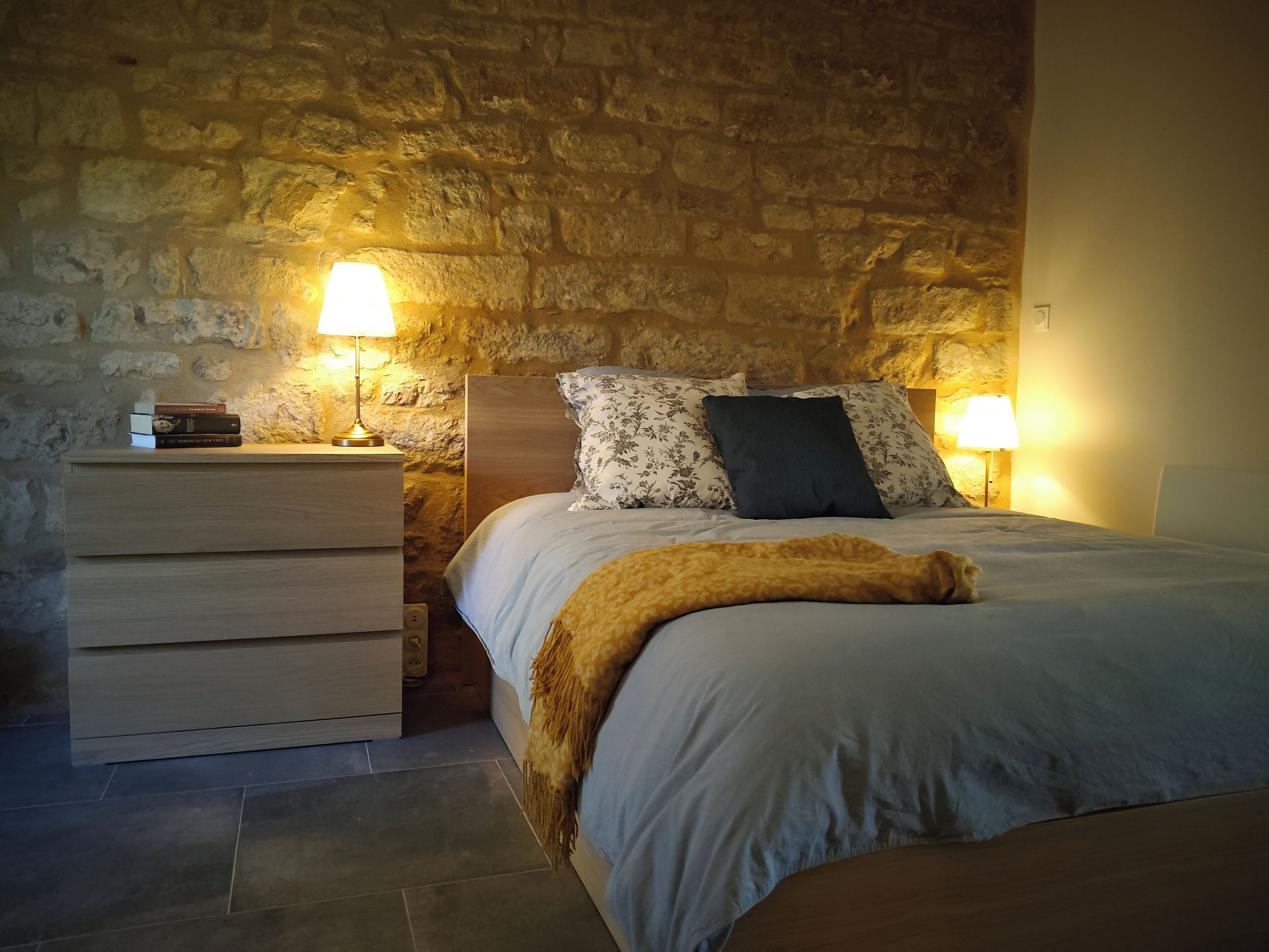 Studio, 1 grand lit, cuisine, rez-de-chaussée