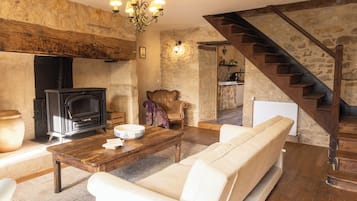 Casa, 2 habitaciones, cocina, en el área del patio | Área de sala de estar