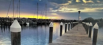 Cosy Waterfront.