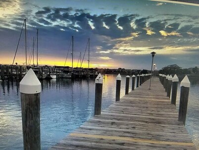 Cosy Waterfront.
