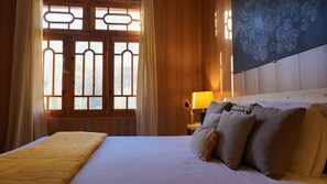 Habitació doble Deluxe, balcó, vistes al jardí | Habitacions insonoritzades, planxa i posts de planxar i wifi gratuïta 