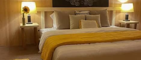 Deluxe Double Room, Balcony, Garden View | Soundproofing, iron/ironing board, free WiFi