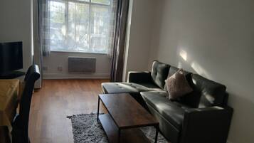 Comfort Apartment, Courtyard View | Living area