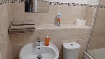 Comfort Apartment, Courtyard View | Bathroom